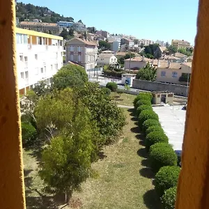 Appartement En Duplex Au 3ième étage Sans Ascenseur, Hyères